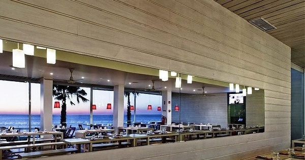 Capricciosa Beach Lounge, Cascais - Mygon